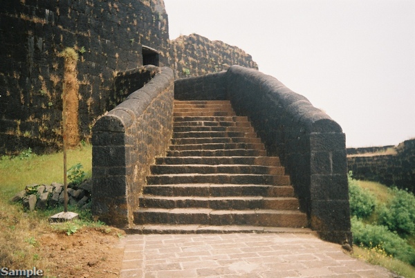 The image “http://indiaouting.com/files/2008/04/raigad-darwaza.jpg” cannot be displayed, because it contains errors.